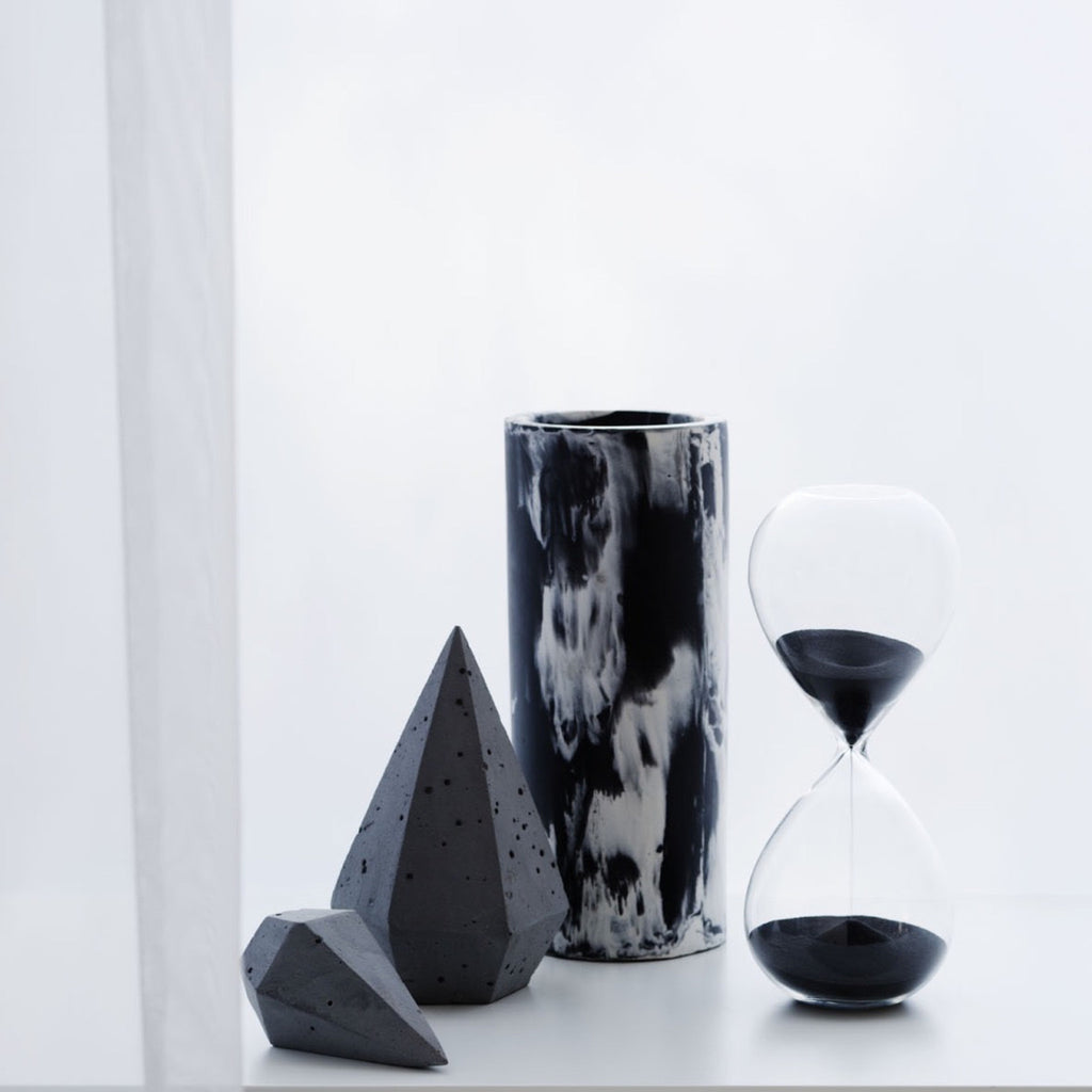 Zakkia: Hourglass Black Large - Luxe Gifts™
 - 2